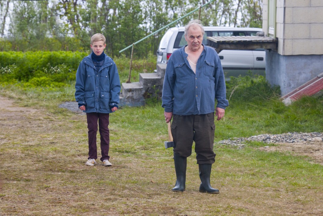 OSKARS AMERIKA: Odin Eikre i hovedrollen, her i samspill med Bjørn Sundquist. OSKARS AMERIKA: Odin Eikre i hovedrollen, her i samspill med Bjørn Sundquist.