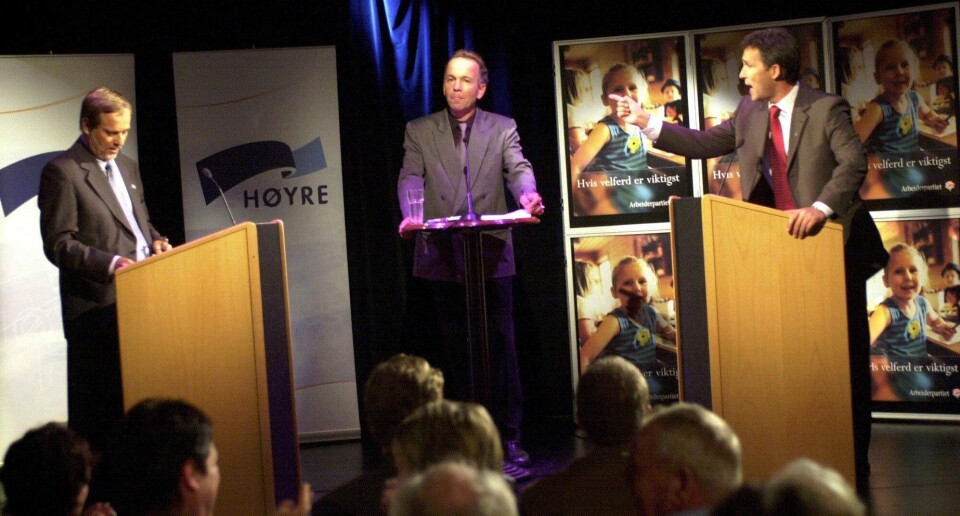 Valgkamp, 2001: Gunnar Wiederstrøm holder orden på Jan Petersen og Jens Stoltenberg. Valgkamp, 2001: Gunnar Wiederstrøm holder orden på Jan Petersen og Jens Stoltenberg.