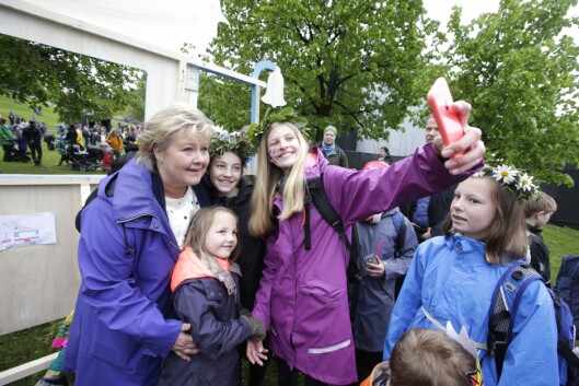 Statsminister Erna Solberg (H) har også tidligere besøkt Miniøya. Her fra 2015. Statsminister Erna Solberg (H) har også tidligere besøkt Miniøya. Her fra 2015.