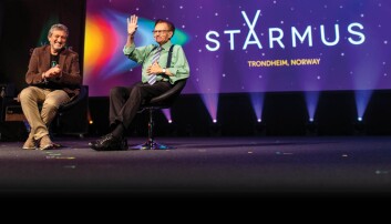 Larry King på scenen sammen med initiativtaker og leder av Starmus, Garik Israelian. Larry King på scenen sammen med initiativtaker og leder av Starmus, Garik Israelian.