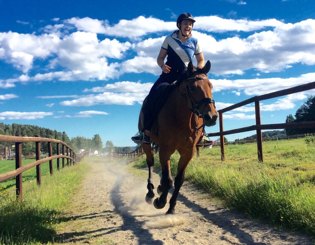 VG-journalist Silje Løvstad Thjømøe og hesten Lorden forlater Østlandet til fordel for Tromsø. VG-journalist Silje Løvstad Thjømøe og hesten Lorden forlater Østlandet til fordel for Tromsø.