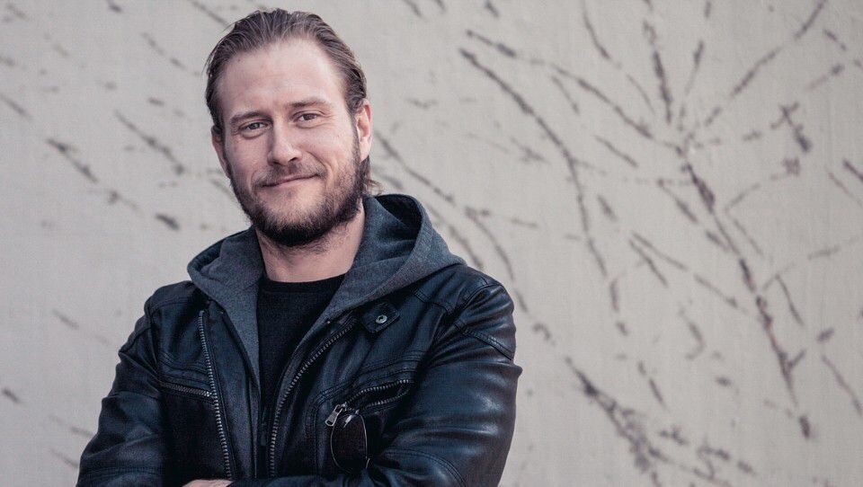 Stian Eliassen er redaksjonssjef i P3 og mP3 på Tyholt i Trondheim. Stian Eliassen er redaksjonssjef i P3 og mP3 på Tyholt i Trondheim.