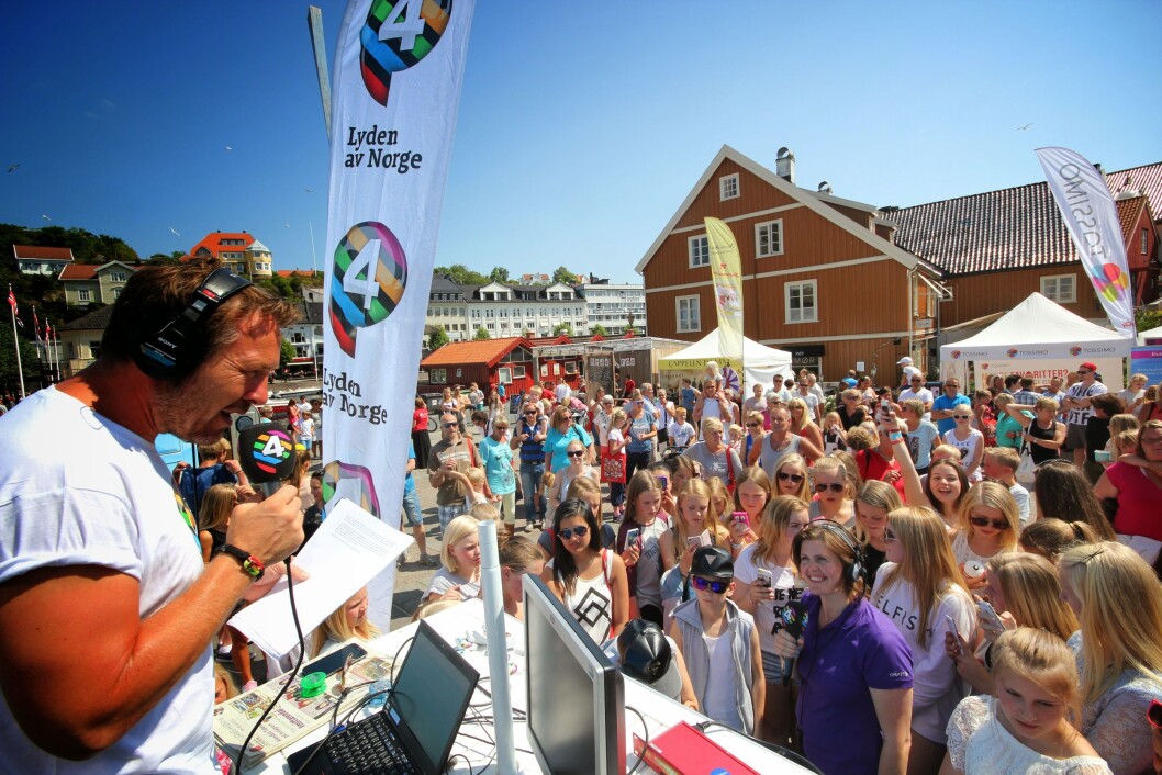 Programleder Michael Andreassen i P4 har sending på torget i Arendal ved en tidligere sommerturne. Programleder Michael Andreassen i P4 har sending på torget i Arendal ved en tidligere sommerturne.
