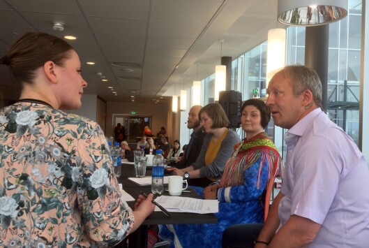 DISKUTERTE JERNBANE I NORD: Nordnorsk Debatt/Nordlys har invitert til fem lunsjdebatter i Harstad under Festspillene, med temaer som «by og land, mann mot mann», krigen, ytringsfrihetens vilkår og en sannhetskommisjon om fornorskningen av samene. Tirsdag sto lengselen etter Nord-Norgebanen på dagsordenen. Debatten ble ledet av Silje Solstad, utviklingsredaktør i Nordlys. I panelet, fra høyre: Geir-Inge Sivertsen (Høyre), Aili Keskitalo (Norske Samers Riksforbundet), Silje Lundberg (Naturvernforbundet) og Mikal Nerberg (Miljøpartiet De Grønne). DISKUTERTE JERNBANE I NORD: Nordnorsk Debatt/Nordlys har invitert til fem lunsjdebatter i Harstad under Festspillene, med temaer som «by og land, mann mot mann», krigen, ytringsfrihetens vilkår og en sannhetskommisjon om fornorskningen av samene. Tirsdag sto lengselen etter Nord-Norgebanen på dagsordenen. Debatten ble ledet av Silje Solstad, utviklingsredaktør i Nordlys. I panelet, fra høyre: Geir-Inge Sivertsen (Høyre), Aili Keskitalo (Norske Samers Riksforbundet), Silje Lundberg (Naturvernforbundet) og Mikal Nerberg (Miljøpartiet De Grønne).