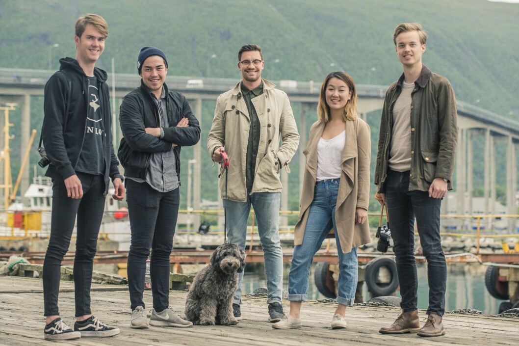 Magy Media, fra venstre: Fotograf Daniel Lilleng (19), innholdssjef Kim Steven Knutsen (23), manager Magnus Joki Arild (26), økonomisjef Sara Linn Lanng Fauskerud (22) og utviklingssjef Magnus Stenhaug (26). Magy Media, fra venstre: Fotograf Daniel Lilleng (19), innholdssjef Kim Steven Knutsen (23), manager Magnus Joki Arild (26), økonomisjef Sara Linn Lanng Fauskerud (22) og utviklingssjef Magnus Stenhaug (26).
