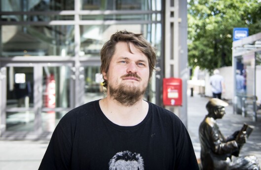 Journalist og forfatter Lars Akerhaug utenfor redaksjonene til VG og Aftenposten i Akersgata. Arkivfoto. Journalist og forfatter Lars Akerhaug utenfor redaksjonene til VG og Aftenposten i Akersgata. Arkivfoto.