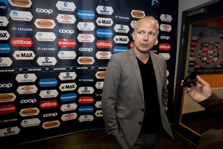 Odds trener Dag Eiliv Fagermo tar et oppgjør med norsk sportspresse, som han mener snakker ned fotballen. Her fra en tidligere anledning i år.