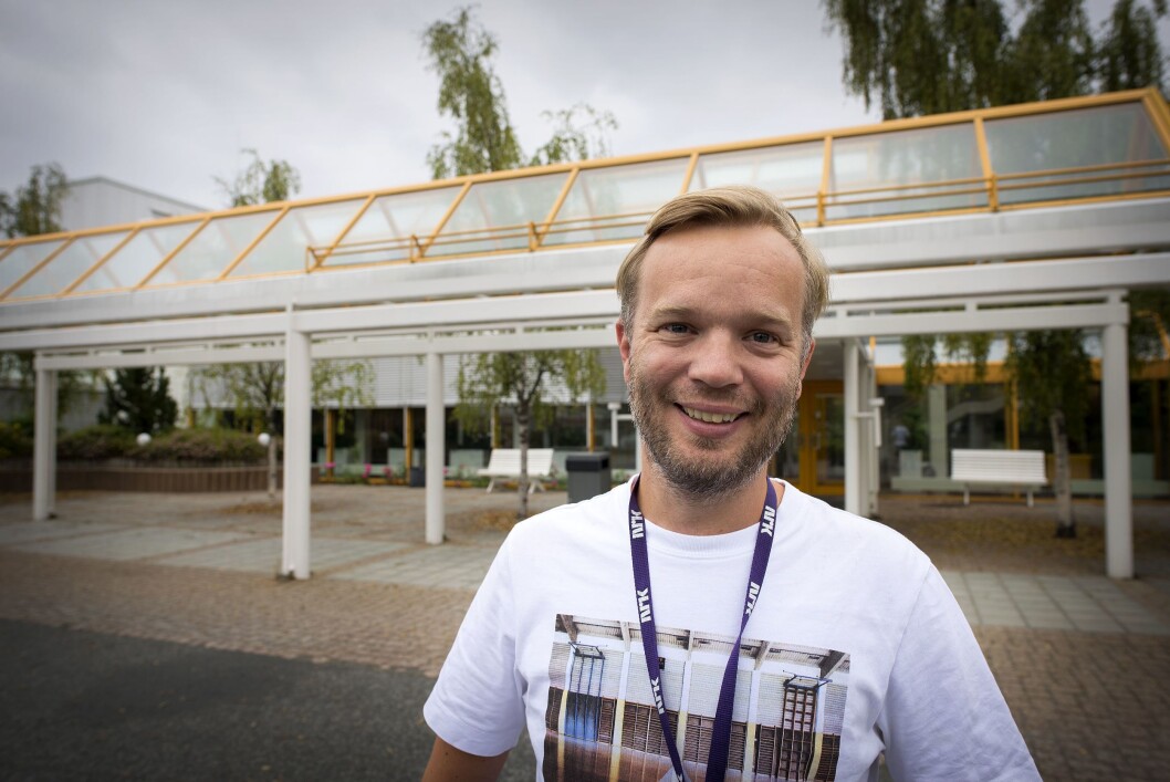 Radiosjef Bjørn Tore Grøtte i NRK P3 utenfor NRK Trøndelags lokaler på Tyholt i Trondheim. Radiosjef Bjørn Tore Grøtte i NRK P3 utenfor NRK Trøndelags lokaler på Tyholt i Trondheim.