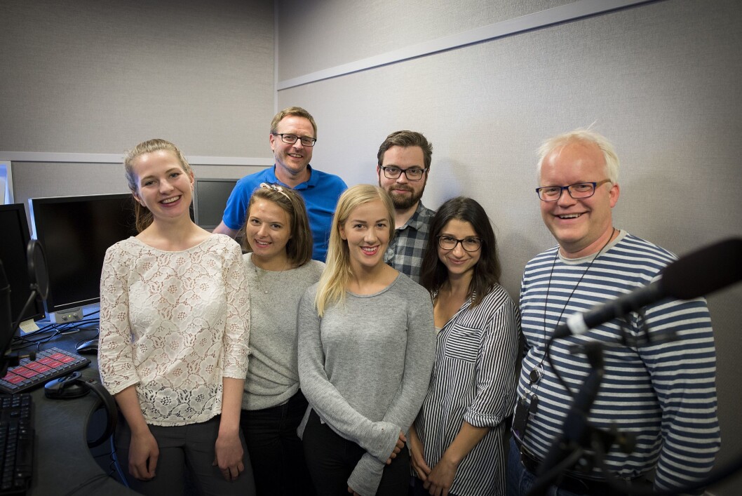 Deler av redaksjonen i NRK P1 Her og Nå - her representert ved Kristian Hovstad, Pål Solheimsnes. Andre rad: Karina Rydningen Torberntsson, Vilde Aurora Klyve, Anniken Sande, Selena Konjhodzic, Bjarte Johannesen Deler av redaksjonen i NRK P1 Her og Nå - her representert ved Kristian Hovstad, Pål Solheimsnes. Andre rad: Karina Rydningen Torberntsson, Vilde Aurora Klyve, Anniken Sande, Selena Konjhodzic, Bjarte Johannesen