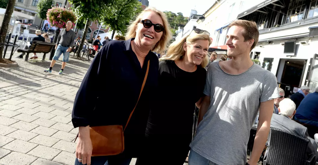 Dagblad-trio møtes til middag i Pollen. Fra venstre: Marie Simonsen, Martine Aurdal og Ola Magnussen Rydje.