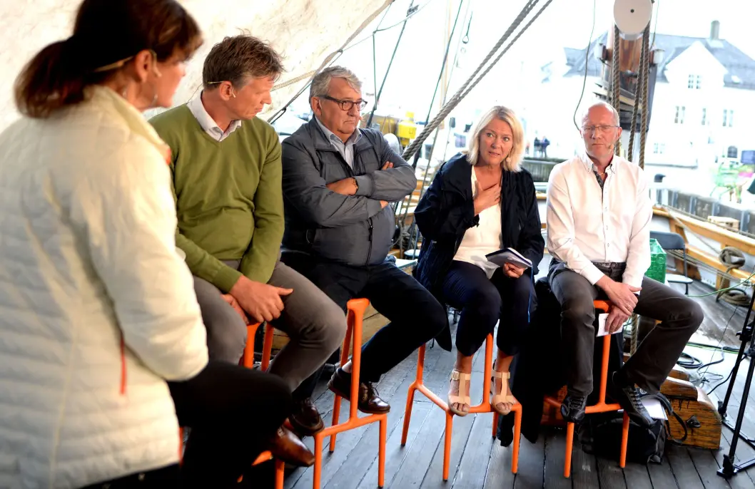 Debatt i «Mediebåten» på Arendalsuka tirsdag, fra venstre: Ordstyrer og Tinius-direktør Kjersti Løken Stavrum, sivilombudsmann Aage Thor Falkanger, riksrevisor Per-Kristian Foss, Civita-leder Kristin Clemet og generalsekretær Arne Jensen i Norsk Redaktørforening. Debatt i «Mediebåten» på Arendalsuka tirsdag, fra venstre: Ordstyrer og Tinius-direktør Kjersti Løken Stavrum, sivilombudsmann Aage Thor Falkanger, riksrevisor Per-Kristian Foss, Civita-leder Kristin Clemet og generalsekretær Arne Jensen i Norsk Redaktørforening.