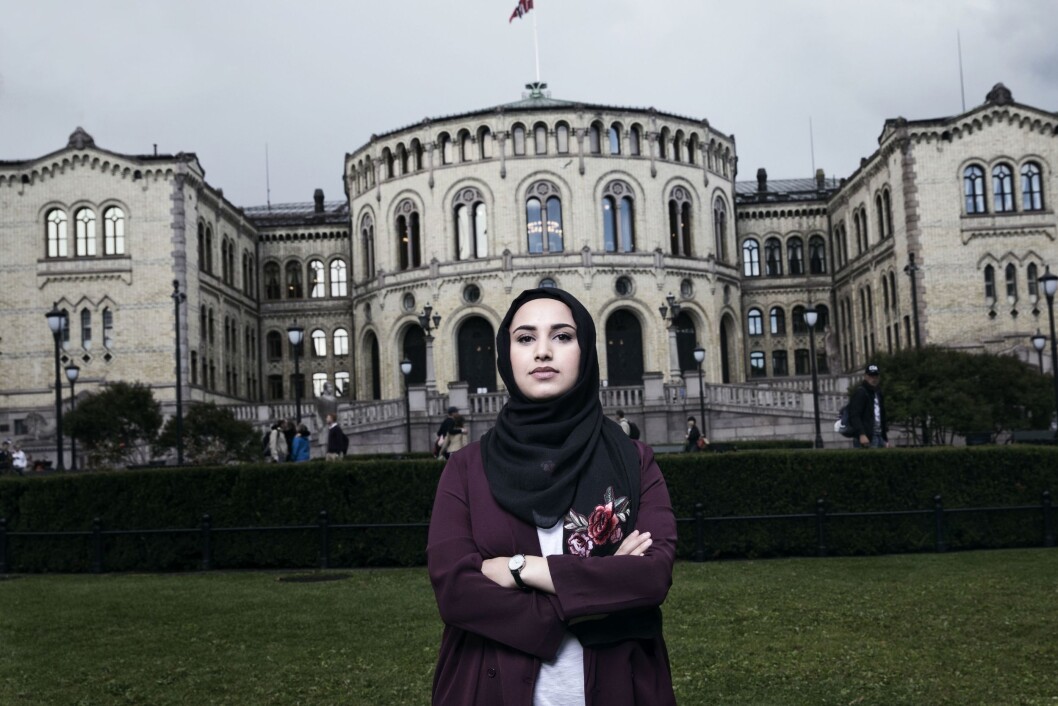 Faten Mahdi Al-Hussaini er programleder for NRK-programmet «Faten tar valget» - som har fått mange reaksjoner. Faten Mahdi Al-Hussaini er programleder for NRK-programmet «Faten tar valget» - som har fått mange reaksjoner.