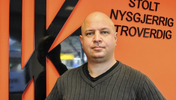 Redaktør Audun Bårdseth i avisa Gjengangeren sier at en ansatt av ham har anmeldt en næringstopp for vold.