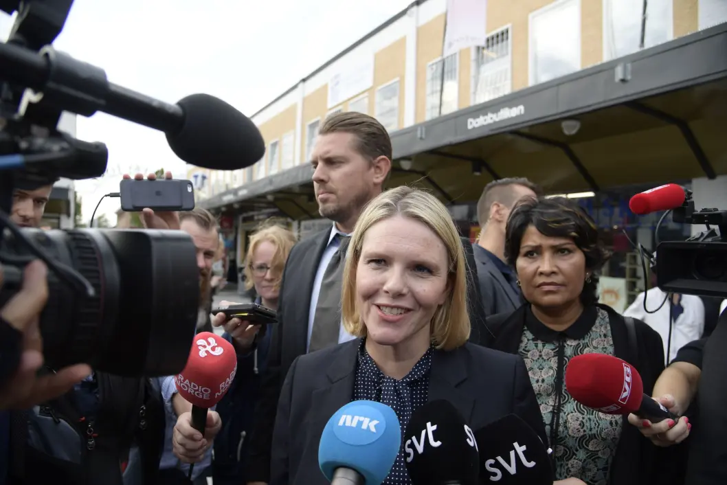 Sylvi Listhaug omsvermet av pressen. Her fra da hun var i Sverige i valgkampen i fjor. Arkivfoto Sylvi Listhaug omsvermet av pressen. Her fra da hun var i Sverige i valgkampen i fjor. Arkivfoto