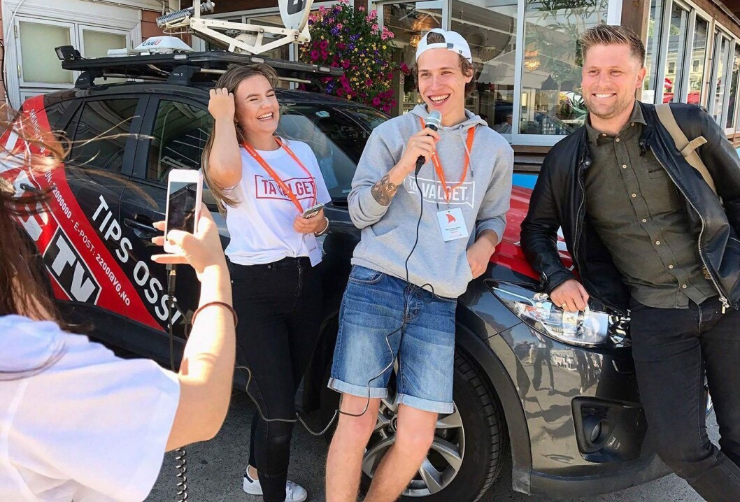 Martin Belgen Isaksen (18), aka Multiguru (35.000 YouTube-følgere) og Kristine Bremnes (18) (45.000 YouTube-følgere) har laget valgstoff på oppdrag fra Valgdirektoratet. Her møter de VGTVs Mads Andersen under Arendalsuka. Martin Belgen Isaksen (18), aka Multiguru (35.000 YouTube-følgere) og Kristine Bremnes (18) (45.000 YouTube-følgere) har laget valgstoff på oppdrag fra Valgdirektoratet. Her møter de VGTVs Mads Andersen under Arendalsuka.