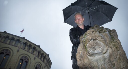 Satiriker Svein Vathne har skrevet en bok for folk flest. Og nå vurderer The Real Frp å gi seg - før «fire nye år med regn»
