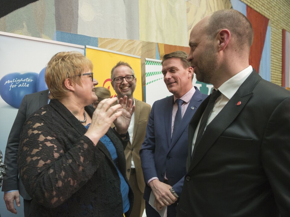 Februar 2016: Kulturkomiteen på Stortinget holdt pressekonferanse om sin innstilling til regjeringens stortingsmelding om allmennkringkasting.Fra venstre: Trine Skei Grande (V), Bård Vegar Solhjell (SV), Kårstein Eidem Løvaas (H) og Arild Grande (Ap).Foto: Terje Bendiksby / NTB scanpix Februar 2016: Kulturkomiteen på Stortinget holdt pressekonferanse om sin innstilling til regjeringens stortingsmelding om allmennkringkasting.Fra venstre: Trine Skei Grande (V), Bård Vegar Solhjell (SV), Kårstein Eidem Løvaas (H) og Arild Grande (Ap).Foto: Terje Bendiksby / NTB scanpix