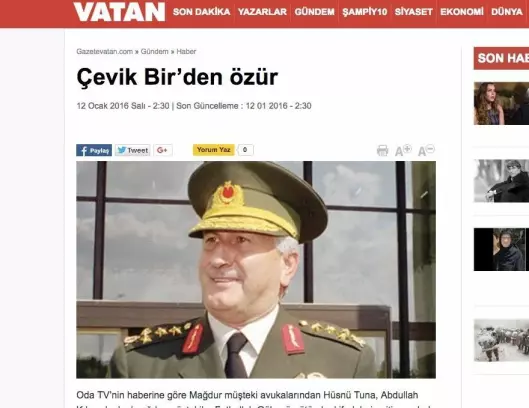 Trangt på skulderen. Nestkommanderende i den tyrkiske generalstaben Cevik Bir nektet avisen Milliyet å bruke tittelen <em>Omuzu kalabalik</em>, «Trengsel på skulderen», i forbindelse med militæruppet i 1997. Faksimile fra Vatan.