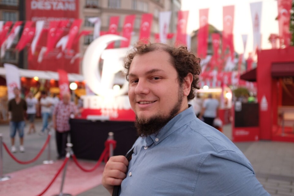 Gurkan Ozturan er redaktør for nyhetsplattformen Dokuz8haber. Her er han på Taksim-plassen, Istanbul. Gurkan Ozturan er redaktør for nyhetsplattformen Dokuz8haber. Her er han på Taksim-plassen, Istanbul.