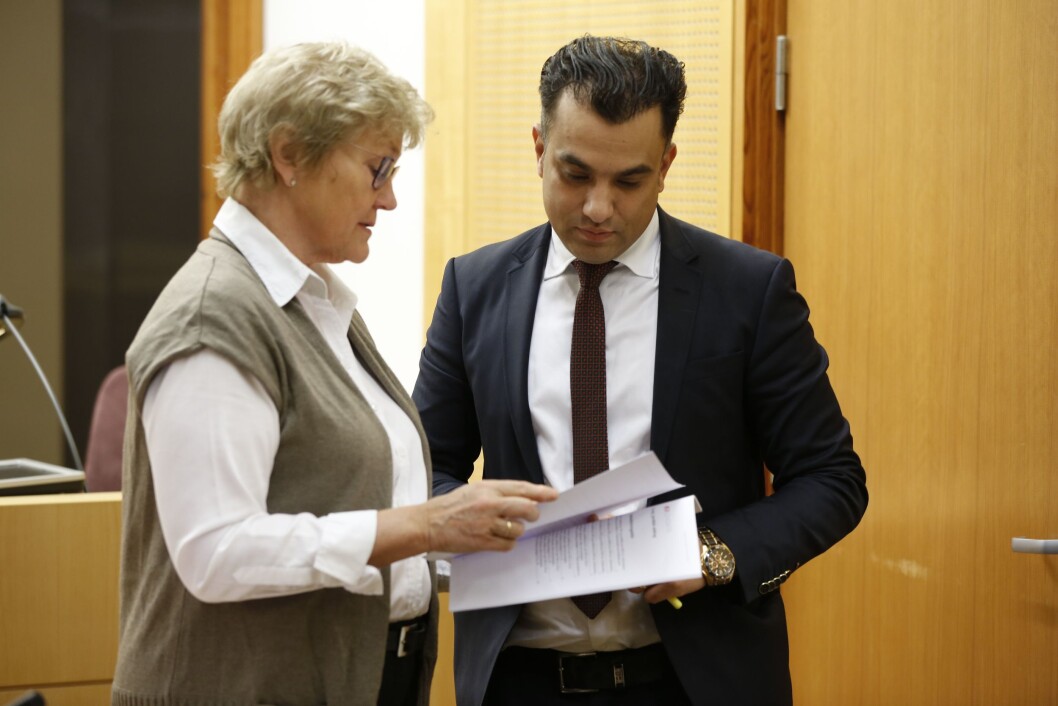Rettssaken mot 17-åringen som ble pågrepet og siktet for ulovlig befatning med eksplosivt materiale på Grønland i Oslo, startet i Oslo tingrett mandag 2. oktober. På bildet: Aktor Marit Bakkevig og forsvarer Javeed Hussain Shah. Rettssaken mot 17-åringen som ble pågrepet og siktet for ulovlig befatning med eksplosivt materiale på Grønland i Oslo, startet i Oslo tingrett mandag 2. oktober. På bildet: Aktor Marit Bakkevig og forsvarer Javeed Hussain Shah.