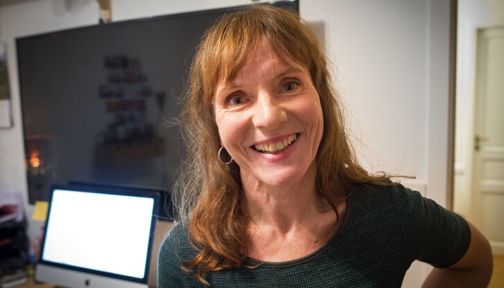 Samfunnsdebattant og kritiker Anki Gerhardsen ble lørdag kveld kåret til Årets frilanser. Her avbildet hjemme hos seg selv i Bodø.