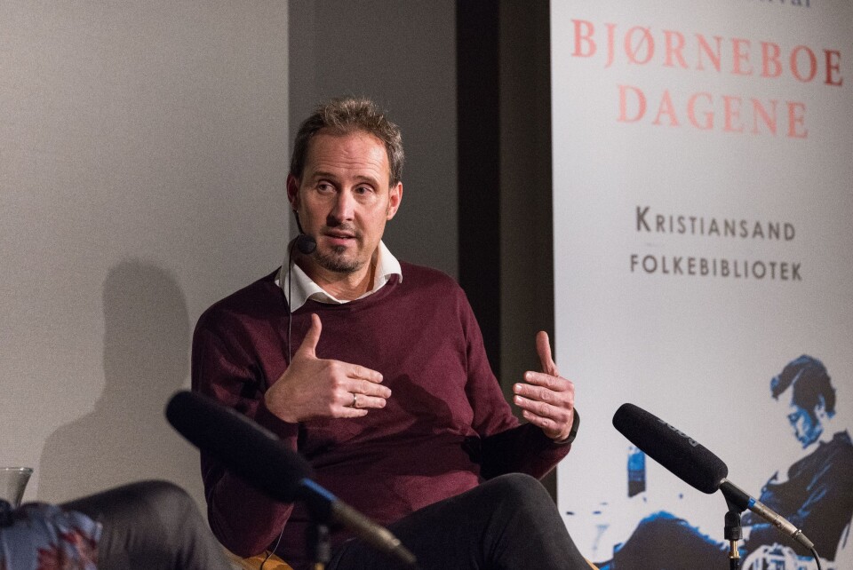 Journalist og forfatter Bjørn Olav Jahr i samtale med Connie Bentzrud, tidligere journalist i TV2 og nå i gravegruppa i FVN. Journalist og forfatter Bjørn Olav Jahr i samtale med Connie Bentzrud, tidligere journalist i TV2 og nå i gravegruppa i FVN.