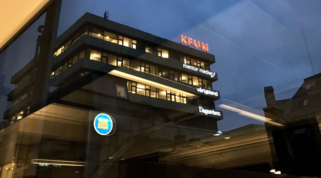Dagsavisens kontorer sett fra Medier24 i Grensen en søndag kveld. Dagsavisens kontorer sett fra Medier24 i Grensen en søndag kveld.