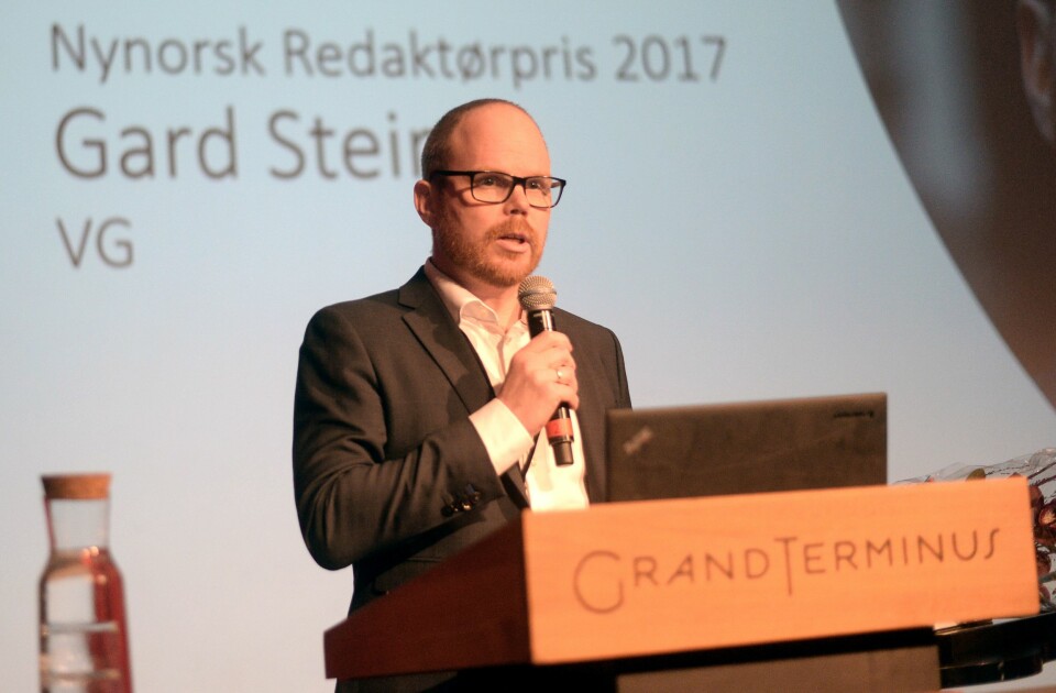 Gard Steiro takket for prisen på NRs høstmøte i Bergen onsdag.