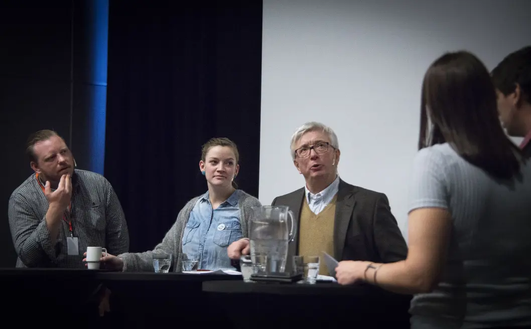 Journalist Lars Taraldsen i Teknisk Ukeblad, leder Silje Ask Lundberg i Naturvernforbundet og Karl Eirik Schjøtt-Pedersen i Norsk olje og gass under journalistkonferansen Svarte Natta. Journalist Lars Taraldsen i Teknisk Ukeblad, leder Silje Ask Lundberg i Naturvernforbundet og Karl Eirik Schjøtt-Pedersen i Norsk olje og gass under journalistkonferansen Svarte Natta.