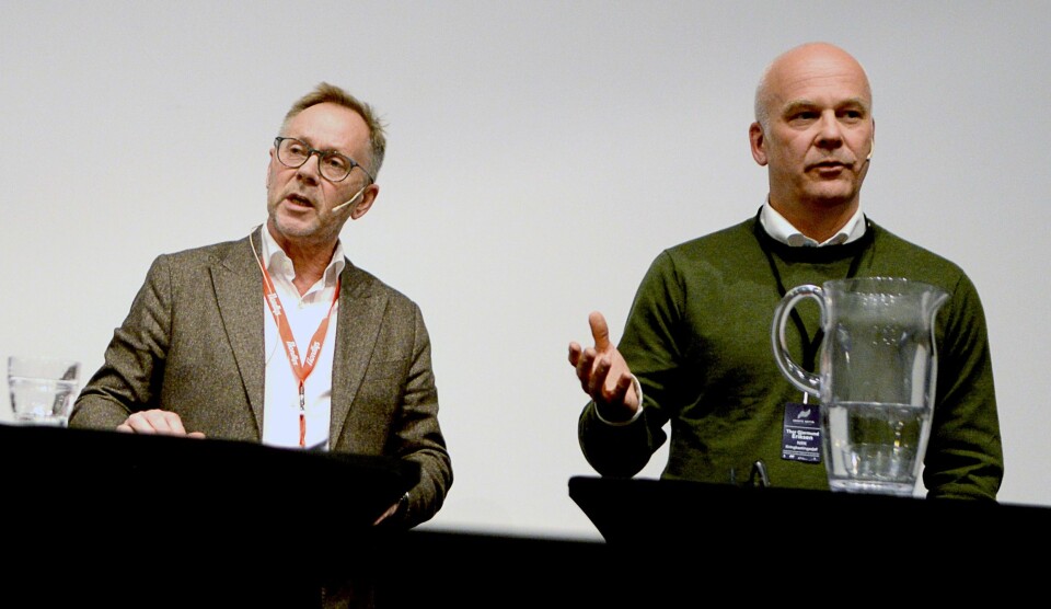 Dagblad-redaktør John Arne Markussen (t.v.) og NRK-sjef Thor Gjermund Eriksen i debatt under Svarte Natta-konferansen forrige helg. De to tidligere kollegene har vært hovedpersoner i høstens NRK-debatt.