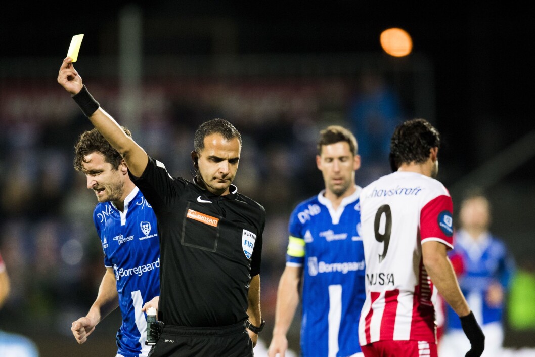Fotballdommer Svein-Erik Edvartsen vil gi TV 2 gult kort i presseetikk - klager mediehuset inn til PFU. Fotballdommer Svein-Erik Edvartsen vil gi TV 2 gult kort i presseetikk - klager mediehuset inn til PFU.