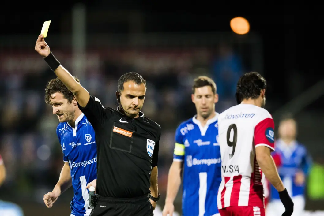 Fotballdommer Svein-Erik Edvartsen vil gi TV 2 gult kort i presseetikk - klager mediehuset inn til PFU. Fotballdommer Svein-Erik Edvartsen vil gi TV 2 gult kort i presseetikk - klager mediehuset inn til PFU.
