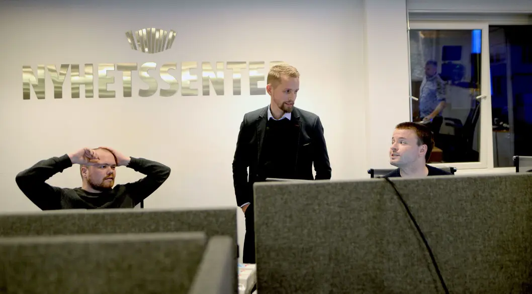 Journalistikken har gitt fornyet vekst og optimisme i Nordlys. Sjefredaktør Helge Nitteberg (i midten) har ingen planer om å stoppe veksten. Her på desken, med Jørn Normann Pedersen (t.v.) og Magnus Aamo Holte. Journalistikken har gitt fornyet vekst og optimisme i Nordlys. Sjefredaktør Helge Nitteberg (i midten) har ingen planer om å stoppe veksten. Her på desken, med Jørn Normann Pedersen (t.v.) og Magnus Aamo Holte.