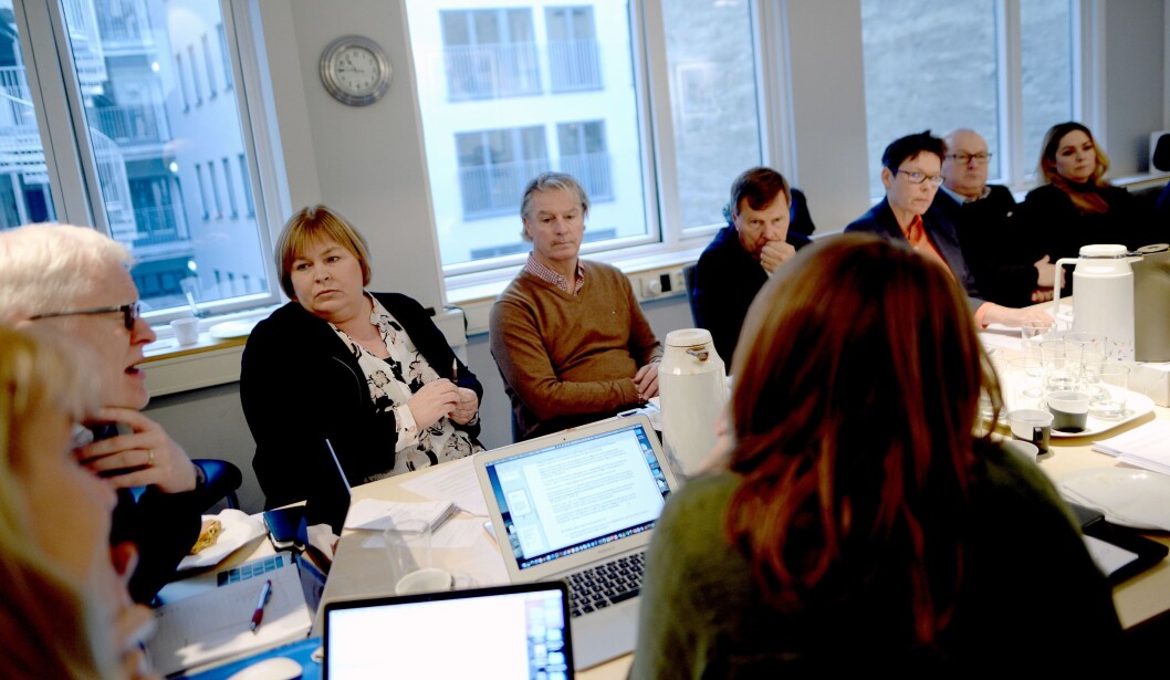Fra styremøtet i Norsk Presseforbund fredag. Til venstre på bordenden; nestleder og fungerende styreleder Dag Idar Tryggestad, til høyre for ham generalsekretær Elin Floberghagen. Fra styremøtet i Norsk Presseforbund fredag. Til venstre på bordenden; nestleder og fungerende styreleder Dag Idar Tryggestad, til høyre for ham generalsekretær Elin Floberghagen.