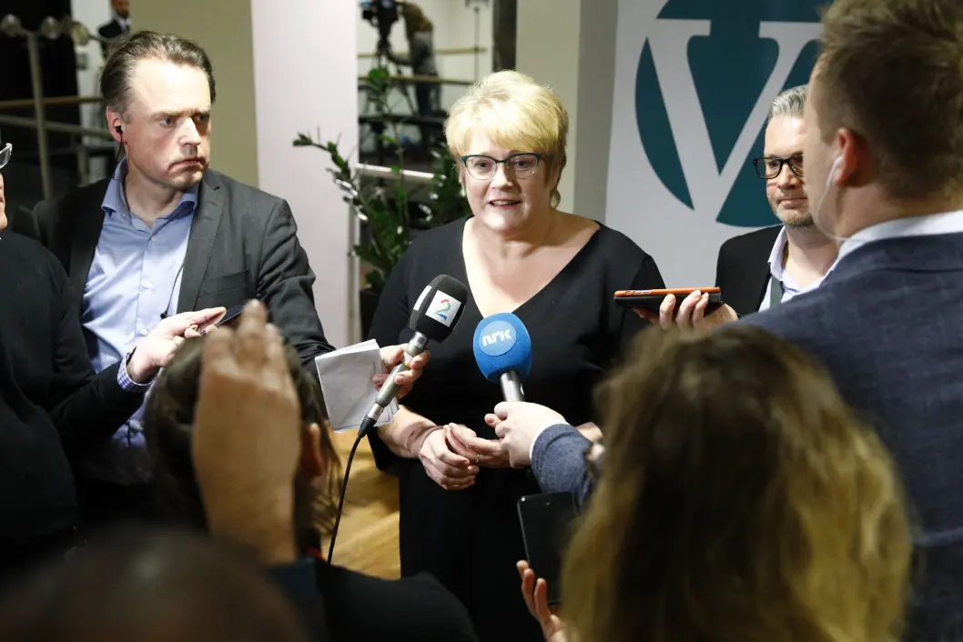 Venstres partileder Trine Skei Grande informerte lørdag pressen om at partiet vil innlede formelle regjeringsforhandlinger med Høyre og Frp. Venstres partileder Trine Skei Grande informerte lørdag pressen om at partiet vil innlede formelle regjeringsforhandlinger med Høyre og Frp.