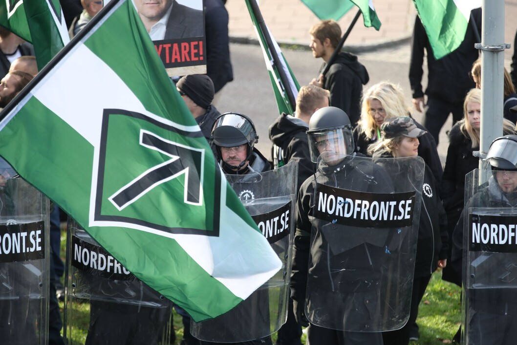 I alt elleve personer fra organisasjonen Den nordiske motstandsbevegelsen NMR er anmeldt for hets mot en folkegruppe i Sverige, ifølge NRK.. Dette bildet viser demonstranter fra samme gruppering i Gøteborg tidligere i år. I alt elleve personer fra organisasjonen Den nordiske motstandsbevegelsen NMR er anmeldt for hets mot en folkegruppe i Sverige, ifølge NRK.. Dette bildet viser demonstranter fra samme gruppering i Gøteborg tidligere i år.