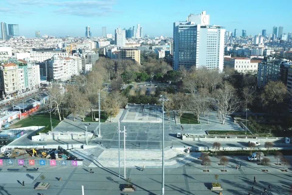 Gezi park og Taksim-plassen fremstår i dag som et generisk, betongbelagt ingenmannsland, midt i en by med 17 millioner innbyggere. Gezi park og Taksim-plassen fremstår i dag som et generisk, betongbelagt ingenmannsland, midt i en by med 17 millioner innbyggere.