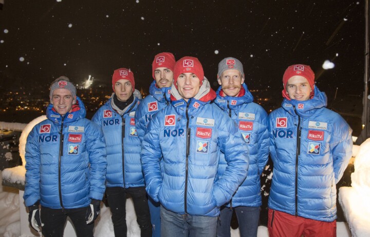 Skihopplandslaget foran hoppuka, som pågår nå.