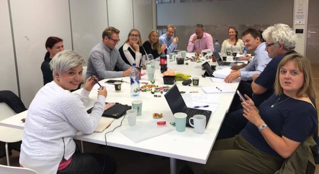 PLANLEGGER: SKUP-styret startet planleggingen av årets konferanse 24. august. Styreleder Silje Sjursen Skiphamn sitter ved bordenden, og fra venstre er Maren Sæbø, Jens Christian Nørve, Synnøve Åsebø, Maria Hasselgård, Kristoffer Egeberg, Eirik Veum, Marianne Tønset, Yohan Shanmugaratnam (skjult), Eystein Røssum, Jan Morten Bjørnbakk og Ina Gundersen. Anne Gjerde , Ingerid Salvesen og Connie Bentzrud var ikke tilstede da bildet ble tatt. Eiliv Frich Flydal tiltrådte styret rett før jul. PLANLEGGER: SKUP-styret startet planleggingen av årets konferanse 24. august. Styreleder Silje Sjursen Skiphamn sitter ved bordenden, og fra venstre er Maren Sæbø, Jens Christian Nørve, Synnøve Åsebø, Maria Hasselgård, Kristoffer Egeberg, Eirik Veum, Marianne Tønset, Yohan Shanmugaratnam (skjult), Eystein Røssum, Jan Morten Bjørnbakk og Ina Gundersen. Anne Gjerde , Ingerid Salvesen og Connie Bentzrud var ikke tilstede da bildet ble tatt. Eiliv Frich Flydal tiltrådte styret rett før jul.