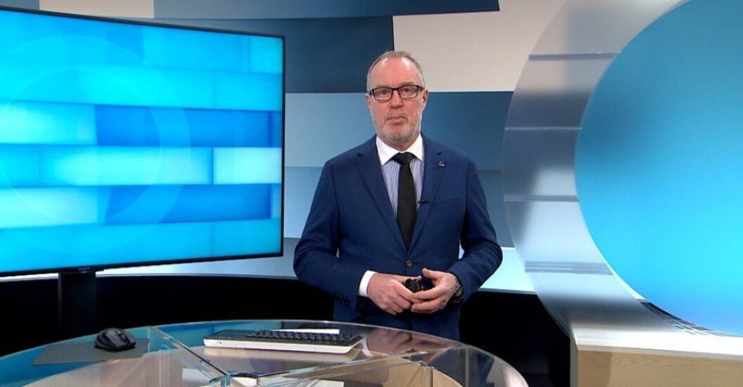 - Dette er ikke en kritikk av de NRK-ansatte - det går bare ikke an å lage meningsfulle nyhetssendinger fra et så stort distrikt som Troms og Finnmark på de ynkelige minuttene som er tildelt, skriver Vigdis Bendiktsen. Bildet viser nyhetsanker Tom Søbstad i arbeid. - Dette er ikke en kritikk av de NRK-ansatte - det går bare ikke an å lage meningsfulle nyhetssendinger fra et så stort distrikt som Troms og Finnmark på de ynkelige minuttene som er tildelt, skriver Vigdis Bendiktsen. Bildet viser nyhetsanker Tom Søbstad i arbeid.