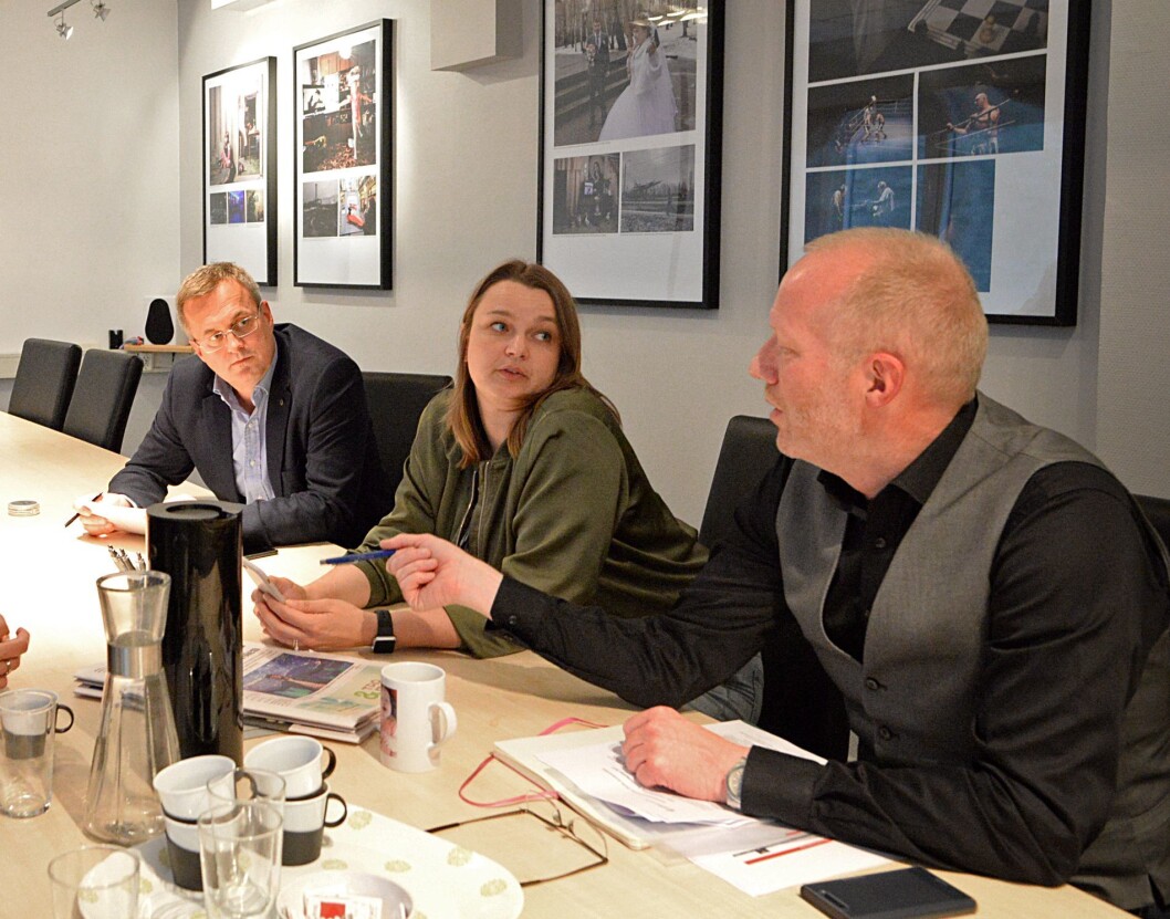 Adm. dir Per Brikt Olsen i Fagpressen, leder Hege Iren Frantzen i Norsk Journalistlag og leder Arne Jensen i Norsk Redaktørforening. Adm. dir Per Brikt Olsen i Fagpressen, leder Hege Iren Frantzen i Norsk Journalistlag og leder Arne Jensen i Norsk Redaktørforening.