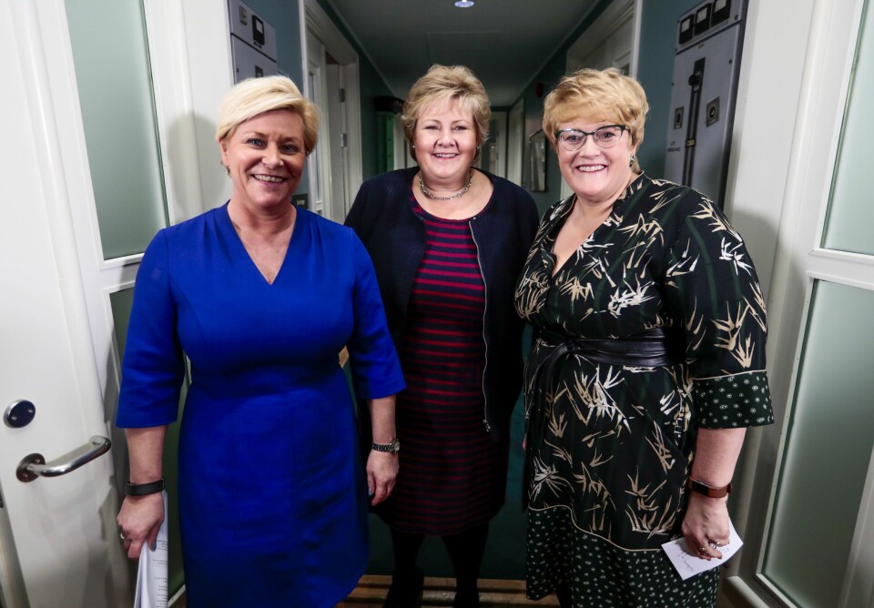 Partilederne Erna Solberg (H), Siv Jensen (Frp) (t.v.) og Trine Skei Grande (V) på Hotel Jeløy Radio, etter at Venstre har besluttet at de vil gå inn i regjering med Høyre og Frp.