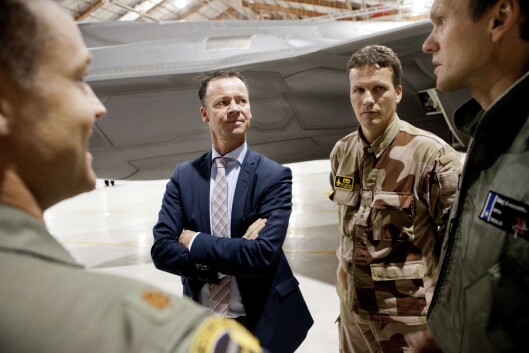 Roger ingebrigtsen - her som statssekretær i Forsvarsdepartementet i 2012, da han besøkte Edwards Air Force Base i California. Roger ingebrigtsen - her som statssekretær i Forsvarsdepartementet i 2012, da han besøkte Edwards Air Force Base i California.