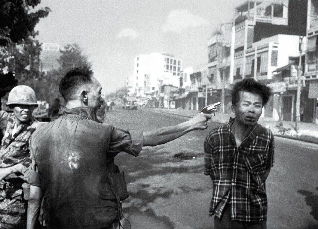 1. februar 1968 ble den amerikanske pressefotografen Eddie Adams vitne til at den sørvietnamesiske generalen Nguyen Ngoc Loan likviderte krigsfangen Nguyen Van Lemen på åpen gate i Saigon. Bildet han tok ble historisk.
