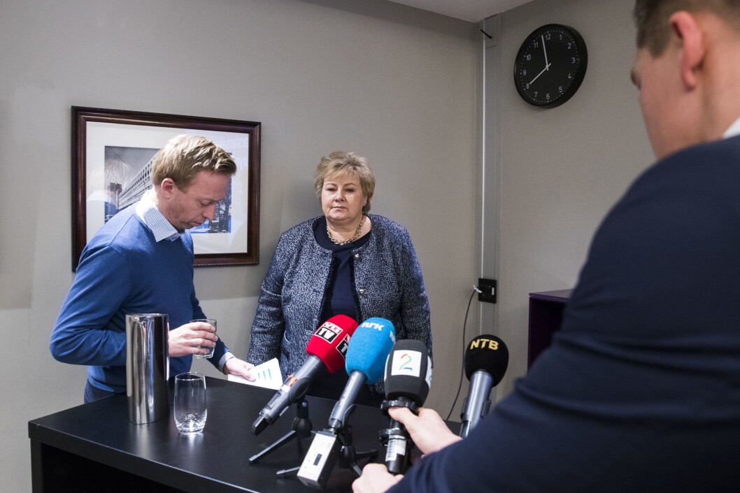 Statsminister og Høyre-leder Erna Solberg og Høyres generalsekretær John-Ragnar Aarset på pressekonferanse om varsler-saken i Høyre 21. januar. Statsminister og Høyre-leder Erna Solberg og Høyres generalsekretær John-Ragnar Aarset på pressekonferanse om varsler-saken i Høyre 21. januar.
