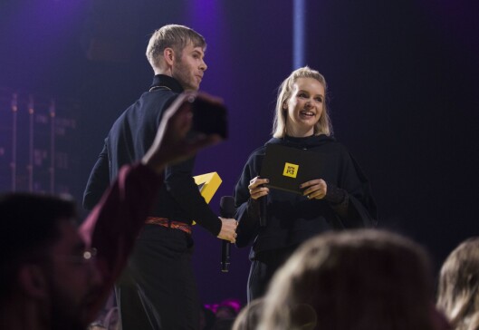 Christine Dancke og Lars Vaular annonserer Karpe Diem som vinnerne av årets liveartist på «P3 GULL» i november. Christine Dancke og Lars Vaular annonserer Karpe Diem som vinnerne av årets liveartist på «P3 GULL» i november.