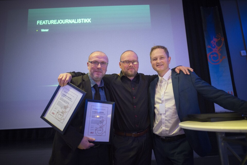Hitra-Frøya sin redaksjon vant prisen for beste lokalavisjournalistikk. Hitra-Frøya sin redaksjon vant prisen for beste lokalavisjournalistikk.