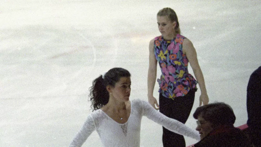 Hamar i 1994: Vinter-OL på Lillehammer De amerikanske kunstløperne Tonya Harding (th) og Nancy Kerrigan trente sammen i Hamar OL-amfi.