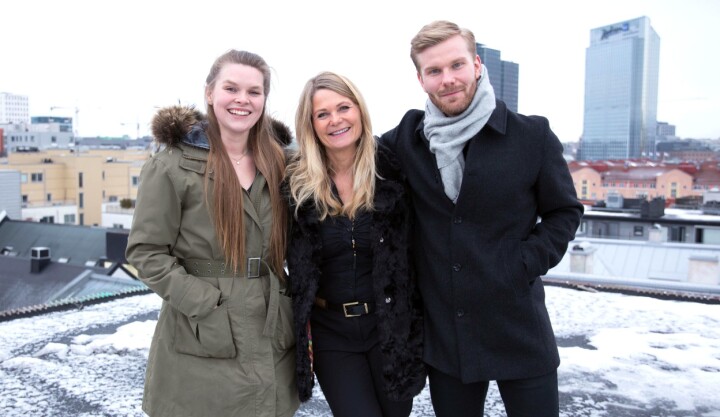 Anine Iversen og Alexander Mostue får reise til Cannes. I midten: Daglig leder Merete Mandt Larsen i Mediebyråforeningen. Anine Iversen og Alexander Mostue får reise til Cannes. I midten: Daglig leder Merete Mandt Larsen i Mediebyråforeningen.