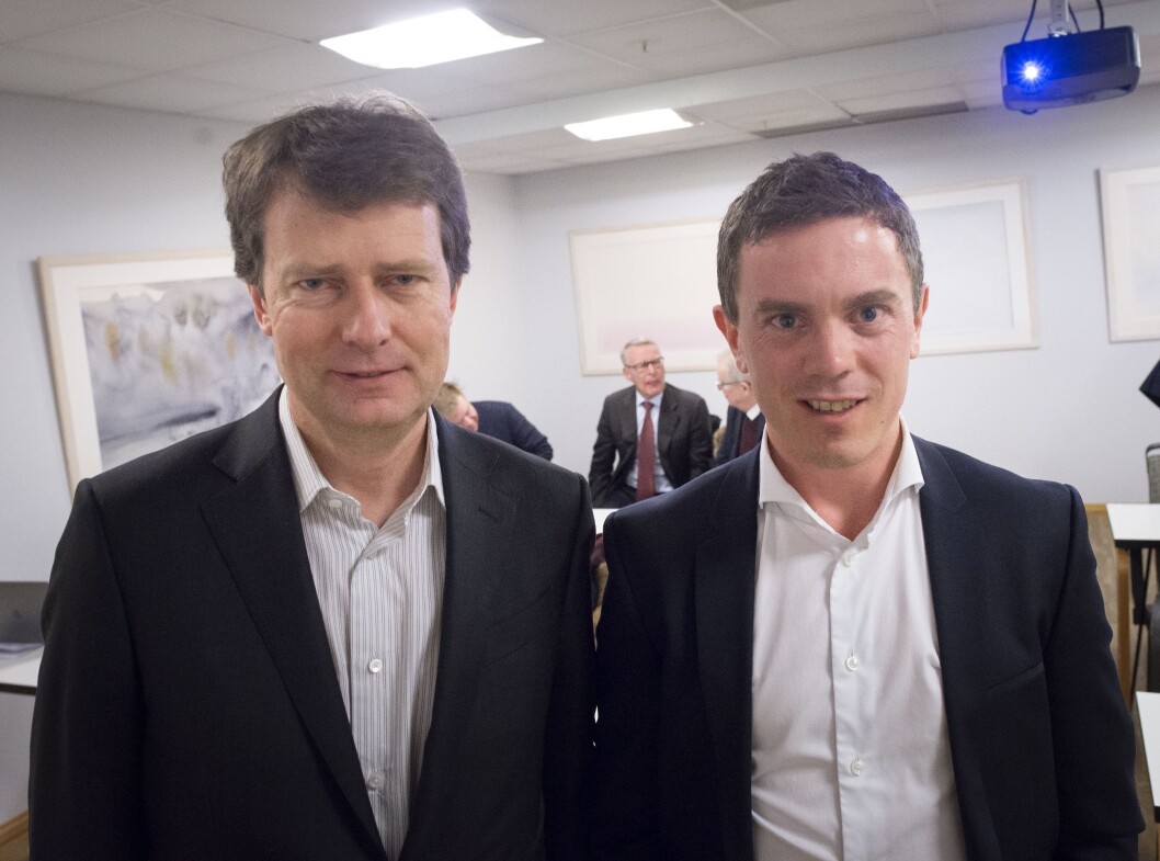 Konsernsjef Per Axel Koch og CFO Per Olav Monseth i Polaris Media. I bakgrunnen er investorene Gunnar Bjørkavåg og Erik Must, samt styreleder Bernt Olufsen. Konsernsjef Per Axel Koch og CFO Per Olav Monseth i Polaris Media. I bakgrunnen er investorene Gunnar Bjørkavåg og Erik Must, samt styreleder Bernt Olufsen.